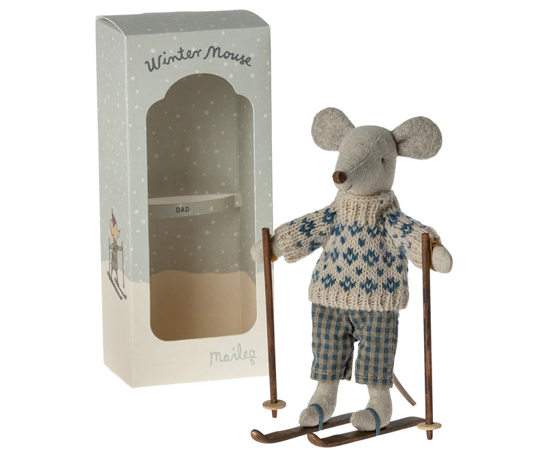 Rato de inverno com conjunto de esqui, pai