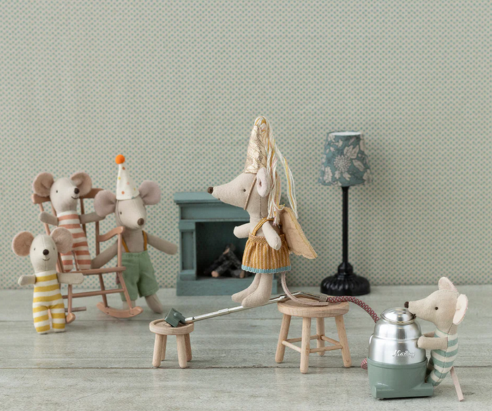 Trigémeos, ratinhos bebés na caixa de fósforos