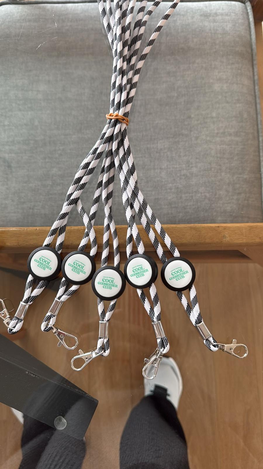 Fita/lanyard porta chaves ou cartões - Cool Godmother Clubs