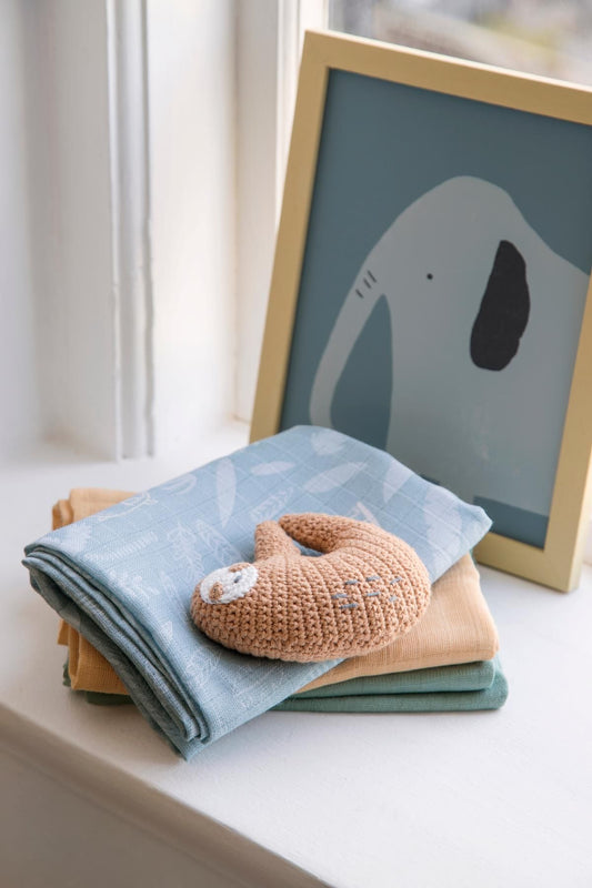 Sonajero de crochet Lacey el perezoso