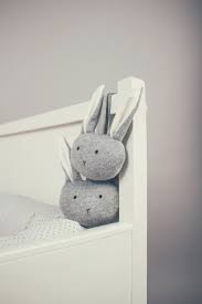 Brinquedo de carrinho coelho - cinza