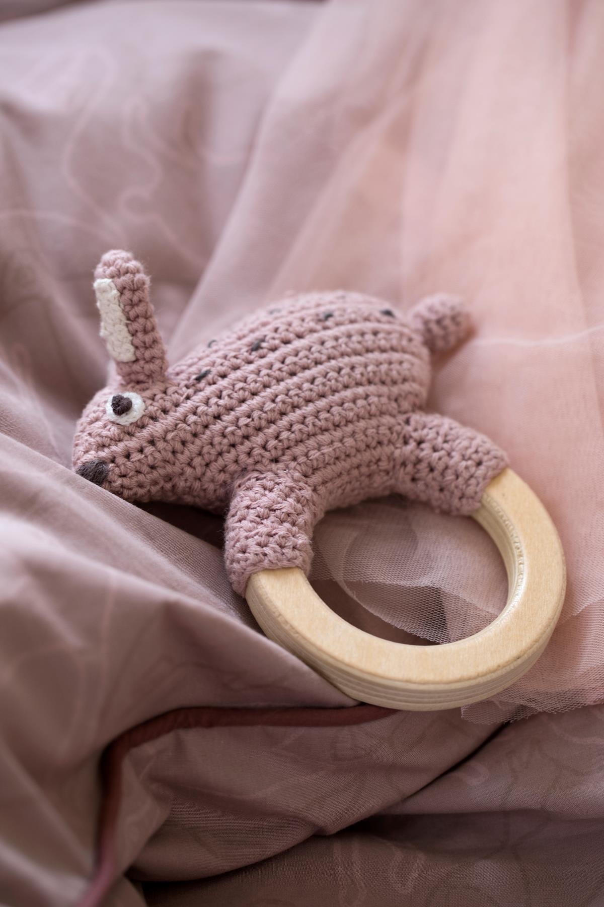 Sonajero de conejo en crochet en el ring