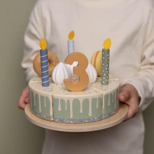 Pastel de cumpleaños de madera azul