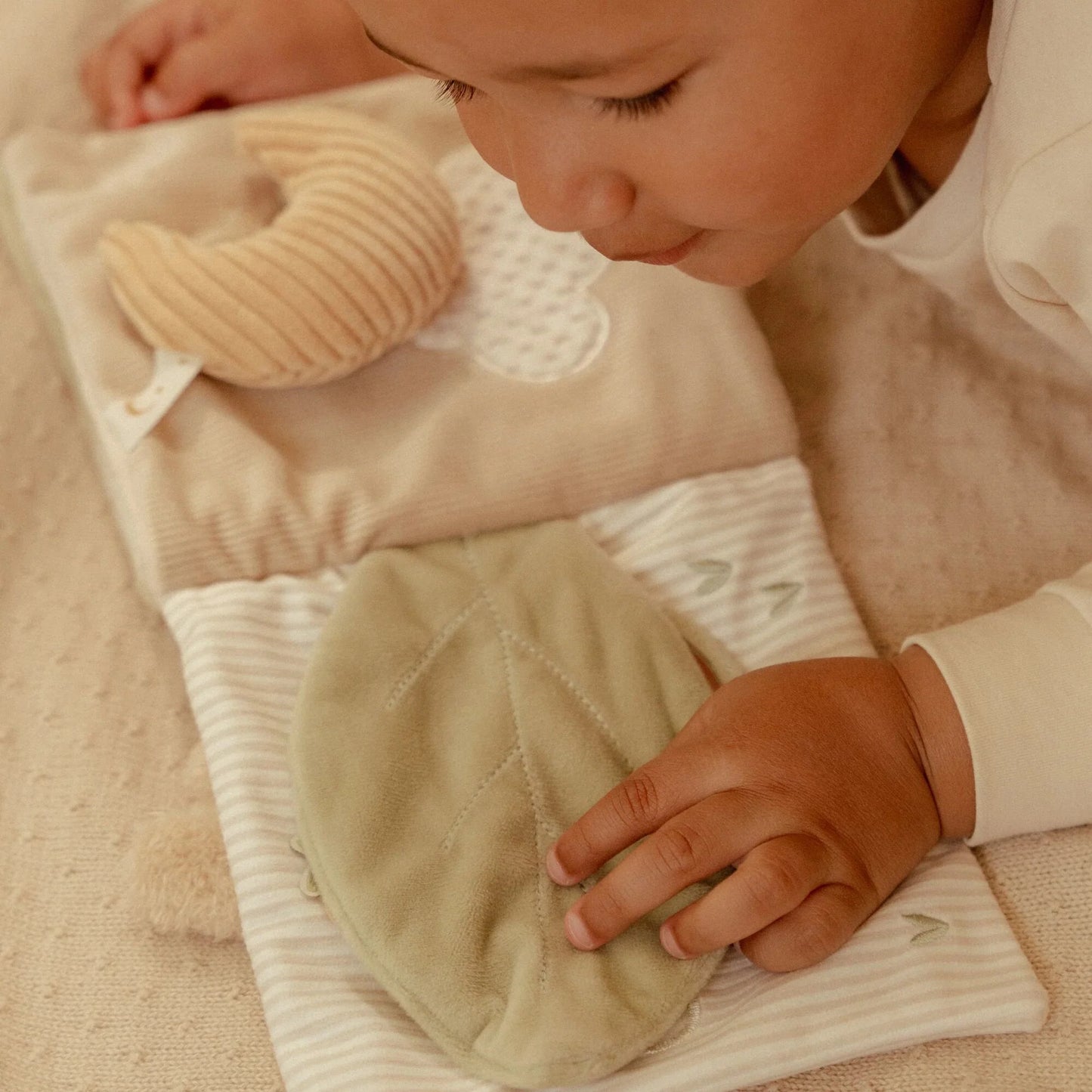 Livro de Atividade em Tecido Little Dutch - Newborn Naturals
