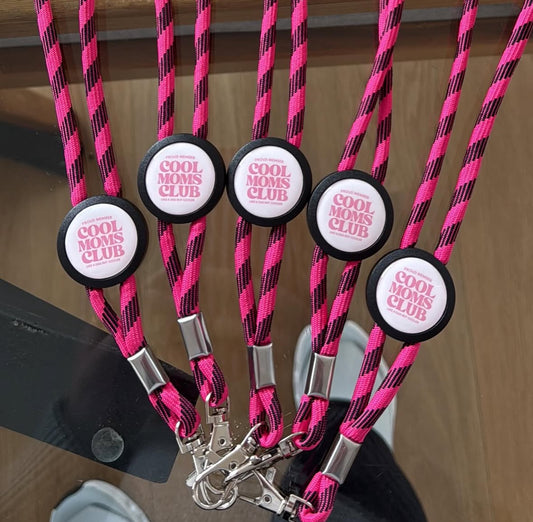 Fita/lanyard porta chaves ou cartões cool mom clubs