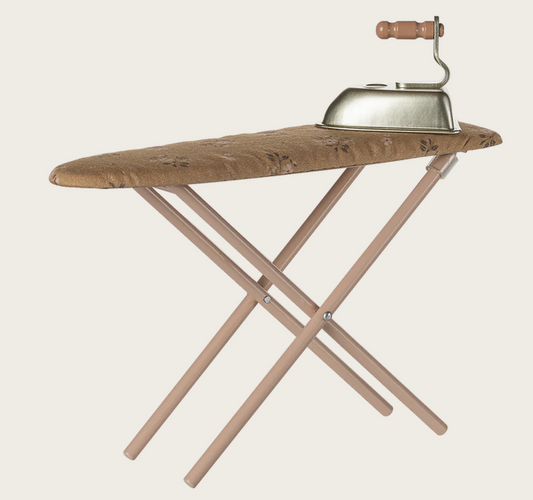 Ferro e tábua de engomar, Miniatura – Rosa pastel