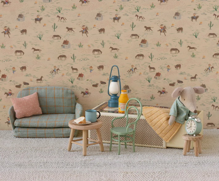 Irmãozinho ratinho na caixa de fósforos