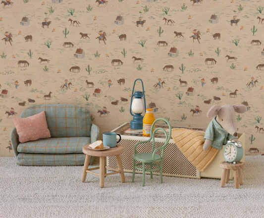 Irmãozinho ratinho na caixa de fósforos