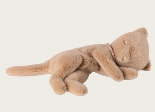 Gatinho de peluche a dormir, Pequeno – Pêssego creme - Maileg