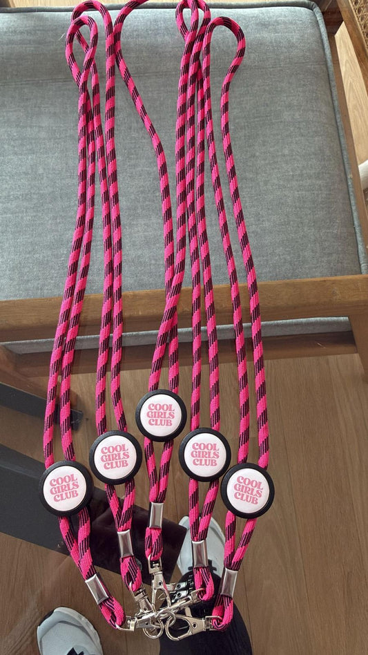 Fita/lanyard porta chaves ou cartões - Cool Girls Clubs