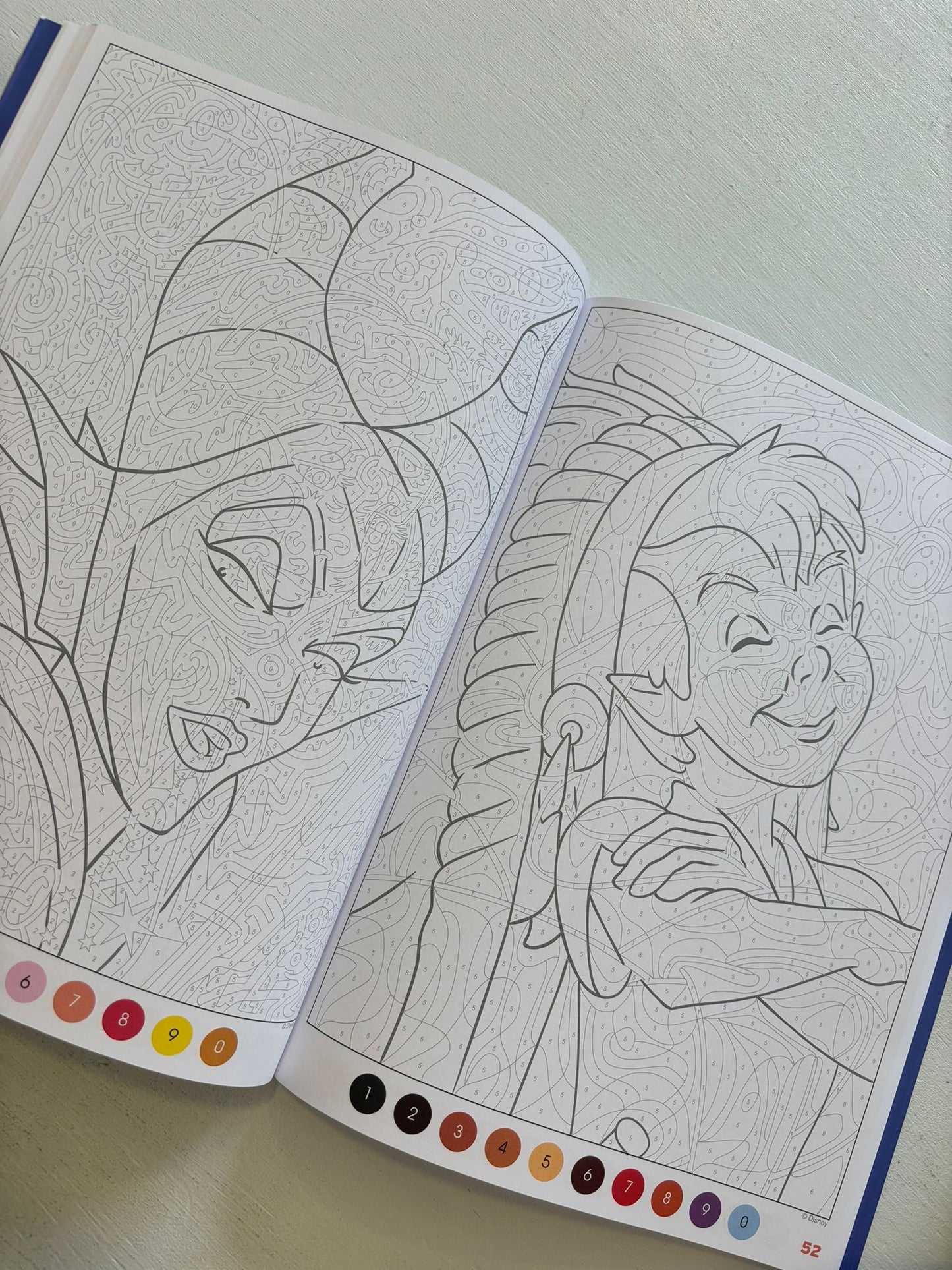 Livro de colorir - Arteterapia - mystères trompe-l'oeil, Disney