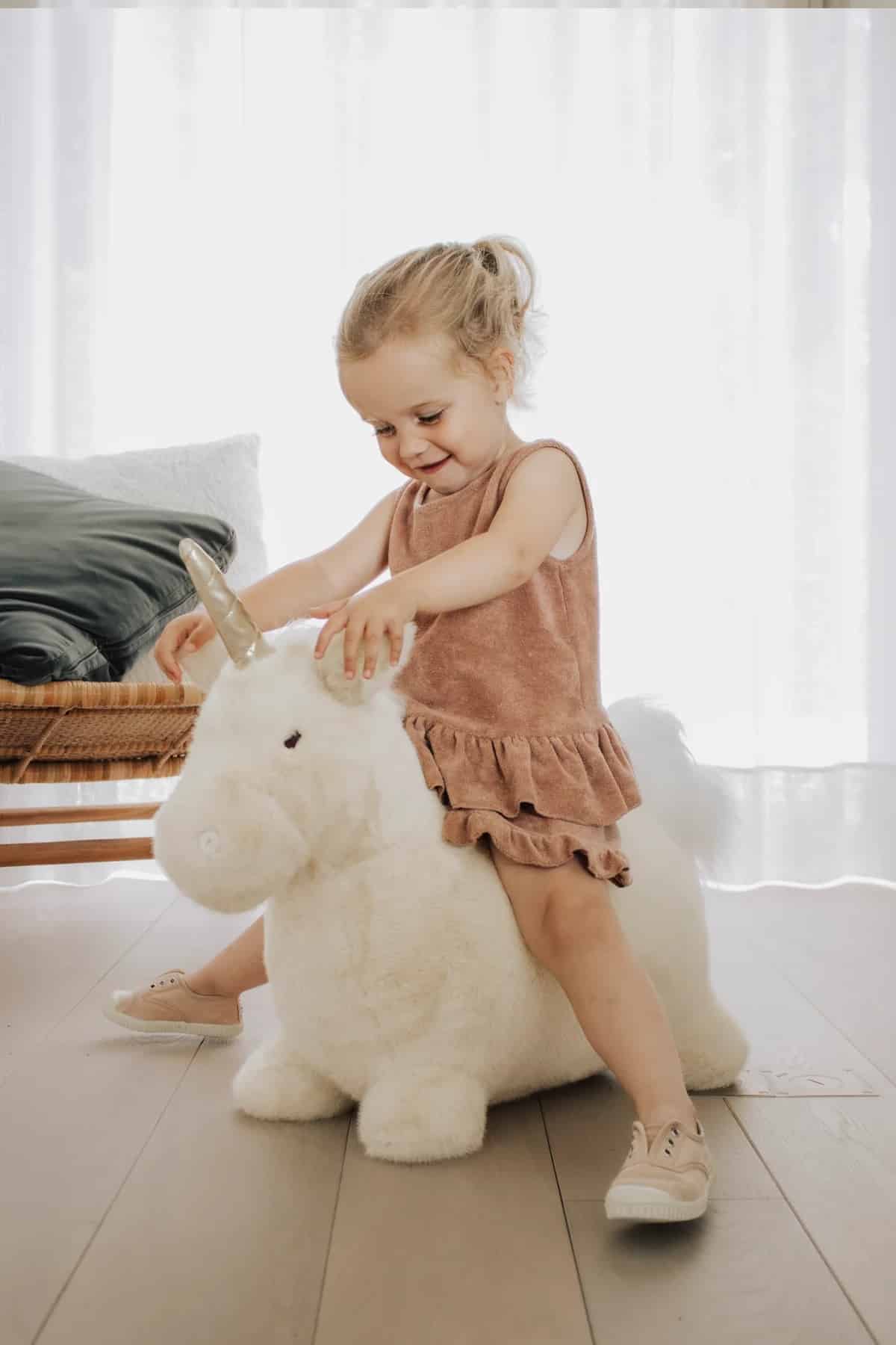 Brinquedo de saltar Wild and Soft – Unicórnio