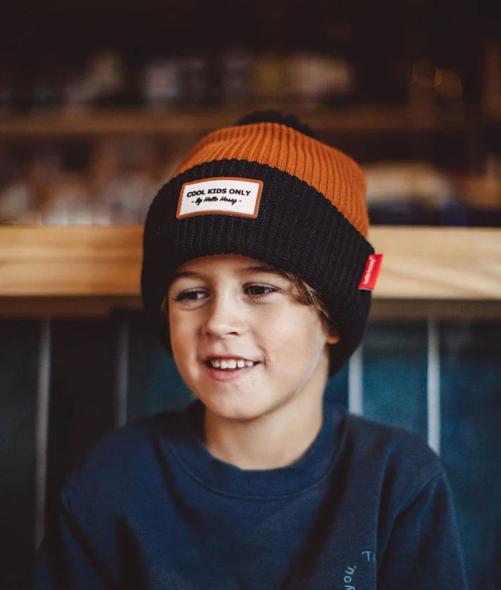 Gorro Hello Hossy Block Blacky.