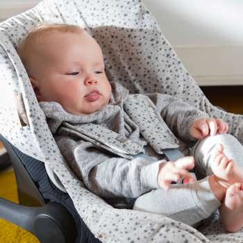 Capa universal p/babycoque 0 estrelas cinza